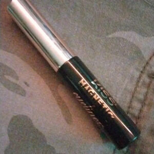 KISS MAGNETIC EYELINER in BLACK